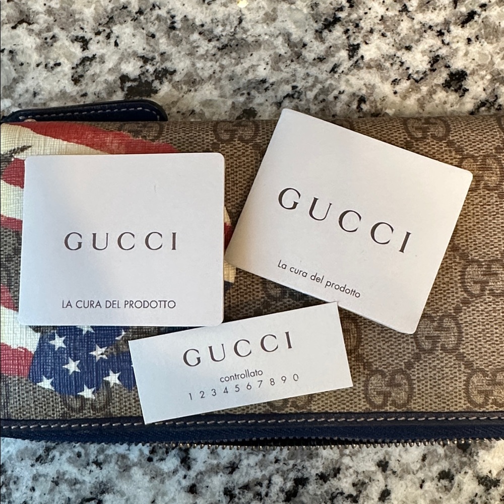 Gucci Beige and Navy Zip Wallet with Americana Logo - Picture 12 of 14